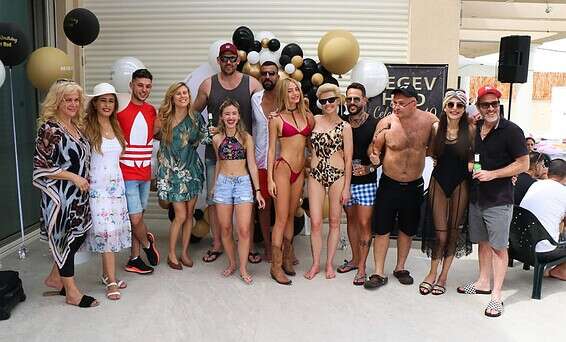 אין הרבה מה להגיד. קחו תמונה שלו עם החברים // צילום: ניר פקין